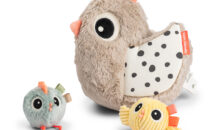 Done by Deer Zabawka sensoryczna Kurka Clucky z pisklętami