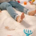 Letnie eksperymenty z Little Tikes: Jak zamienić wodę, piasek i słońce w edukacyjną zabawę?