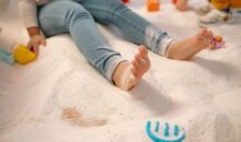 Letnie eksperymenty z Little Tikes: Jak zamienić wodę, piasek i słońce w edukacyjną zabawę?